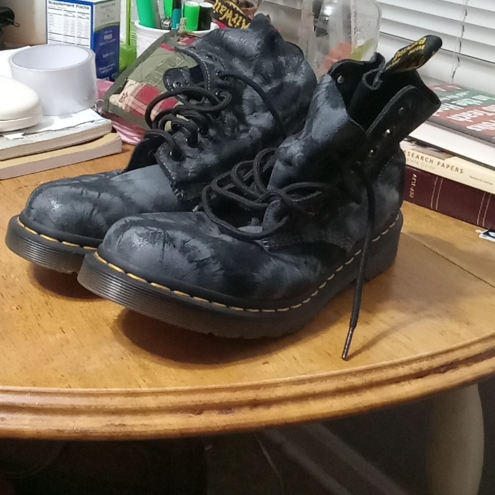 Dr. Martens Black Leather Lace-Up Boots with Yellow Accents. - Picture 12 of 15